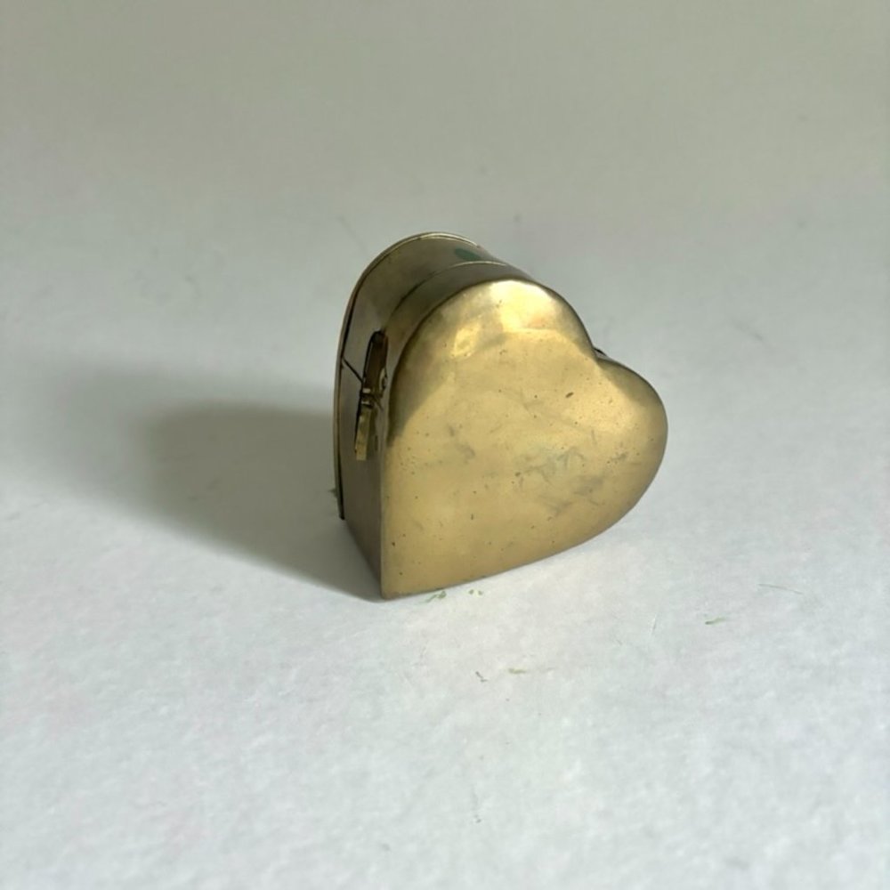Vintage Brass Heart Shaped Hinged Trinket/Ring Dish | Jewelry Box - Picture 5 of 8